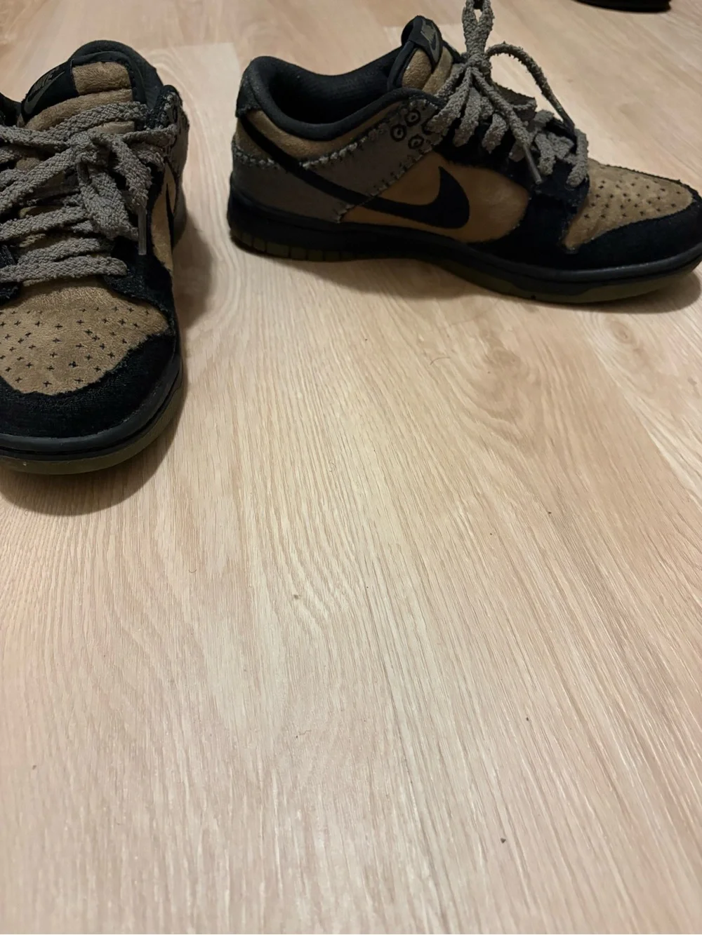 Nike Unisex Low-Top Sneakers - Black&Army Green Suede